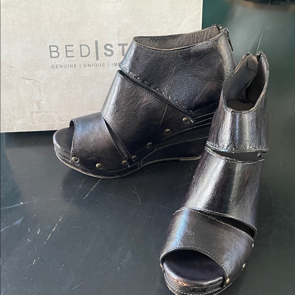BED|STU Women's Black Leather Wedge Sandals